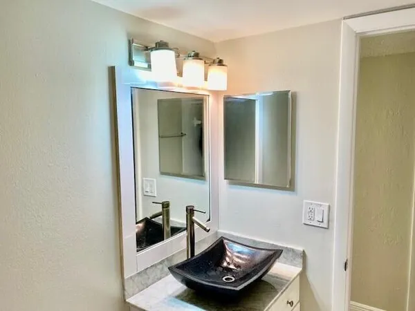 $2,100 | 6051 10th Avenue North, Unit 136, Greenacres, FL 33463