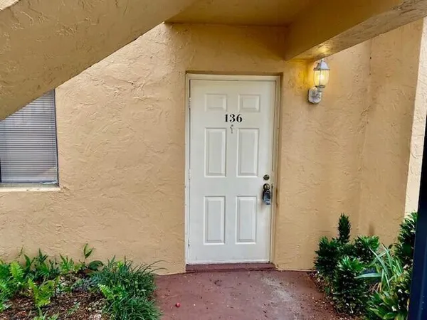 $2,100 | 6051 10th Avenue North, Unit 136, Greenacres, FL 33463