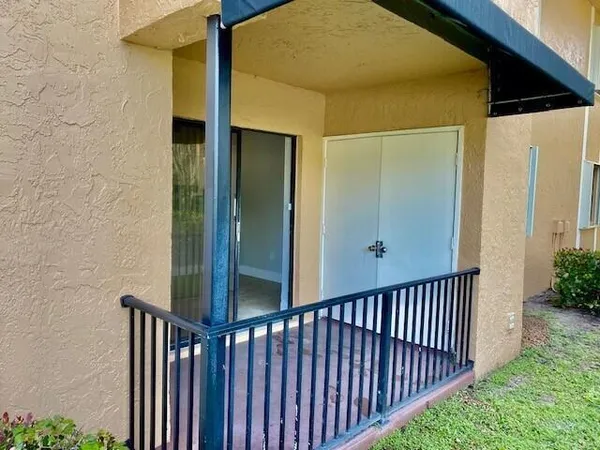 $2,100 | 6051 10th Avenue North, Unit 136, Greenacres, FL 33463