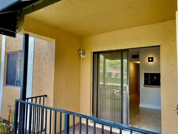 $2,100 | 6051 10th Avenue North, Unit 136, Greenacres, FL 33463