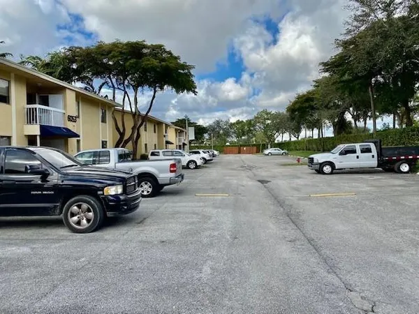 $2,100 | 6051 10th Avenue North, Unit 136, Greenacres, FL 33463
