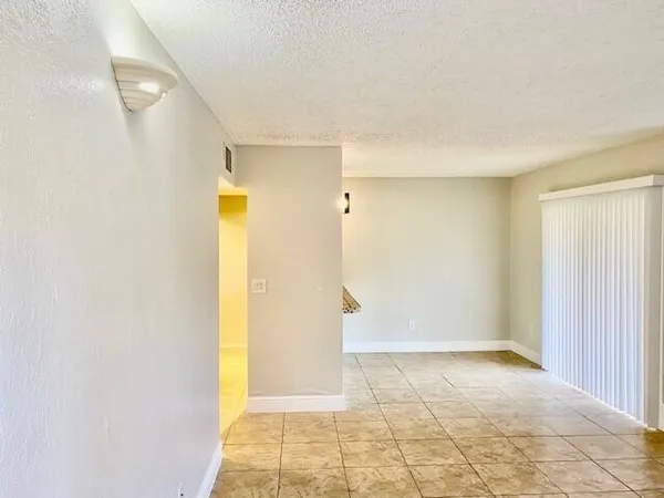 $2,100 | 6051 10th Avenue North, Unit 136, Greenacres, FL 33463