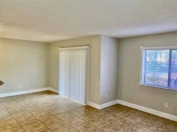 $2,100 | 6051 10th Avenue North, Unit 136, Greenacres, FL 33463
