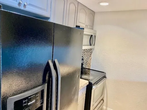 $2,100 | 6051 10th Avenue North, Unit 136, Greenacres, FL 33463