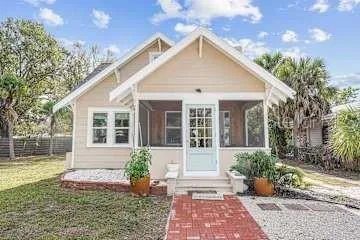 $3,000 | 2570 Loma Linda Street, Sarasota, FL 34239