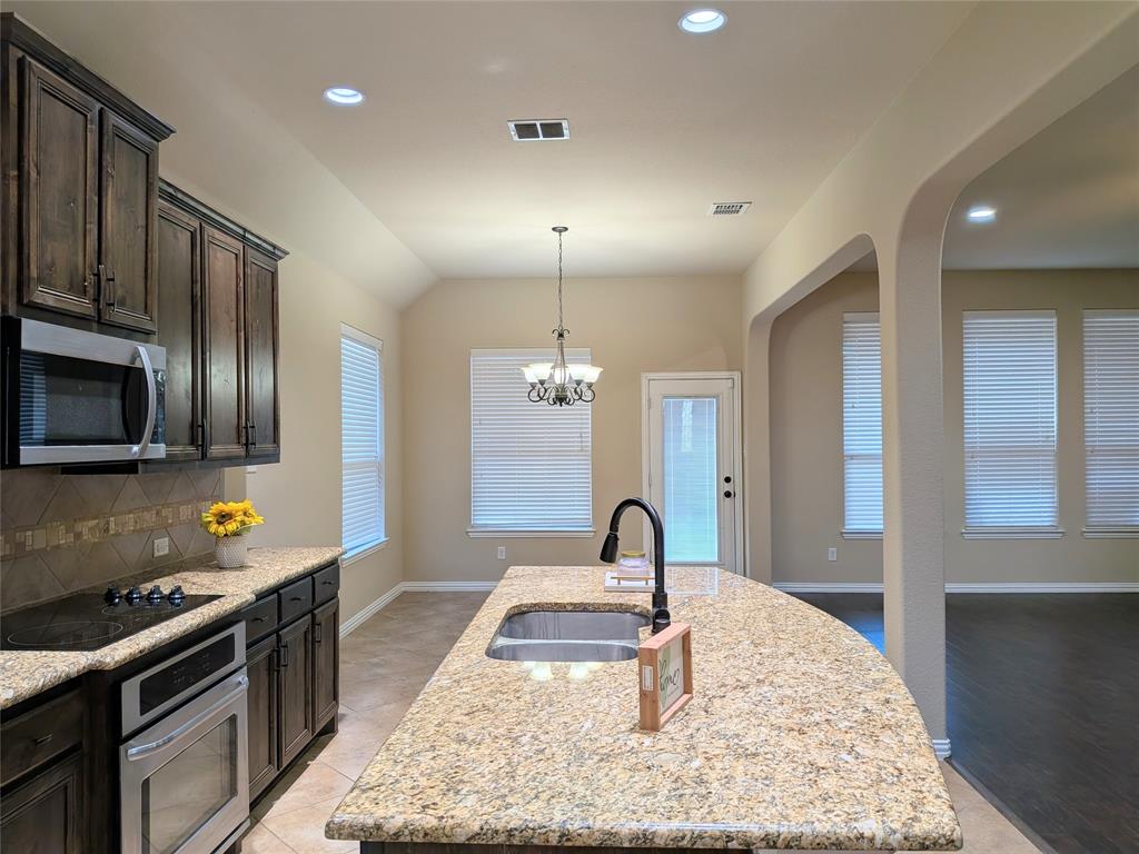 408 Valley Ridge Drive Red Oak, TX 75154 - Photo 9 of 31 Gallery Image 9