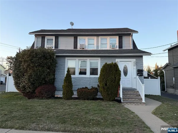 $2,900 | 57 Magnolia Street, Unit 1, Bergenfield, NJ 07621