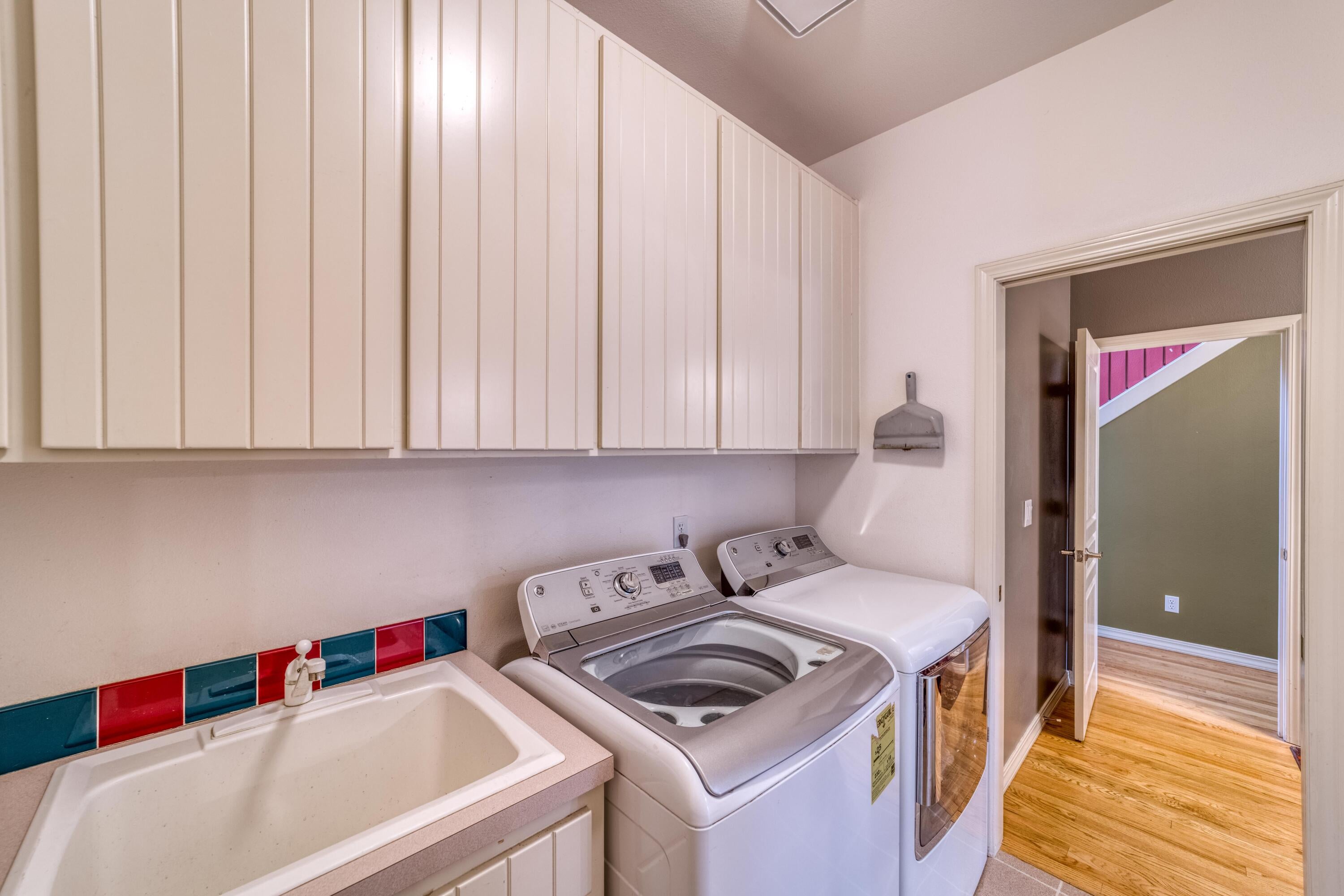 62799 Eagle Road Bend, OR 97701 - Photo 15 of 38 Laundry Room