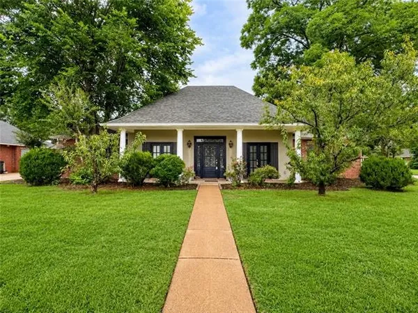 $349,999 | 302 West Shore Drive, Alexandria, LA 71303