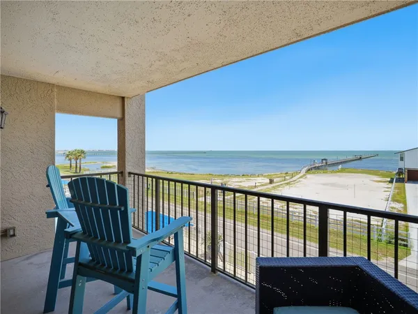 $262,500 | 1021 South Water Street, Unit 313, Rockport, TX 78382