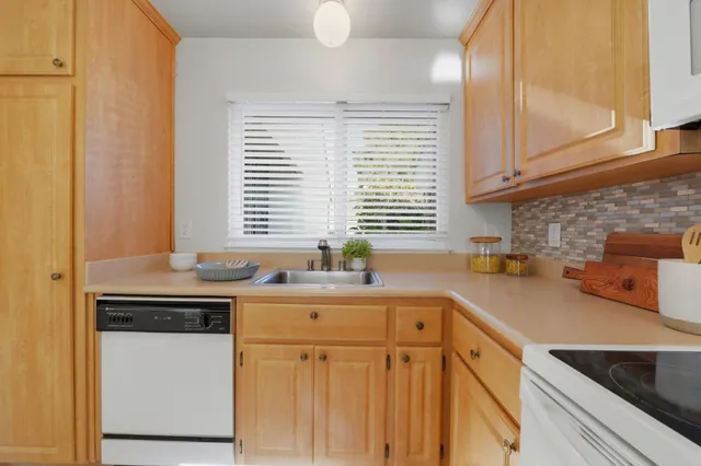 $1,198,000 | 972 Diaz Lane, Foster City, CA 94404