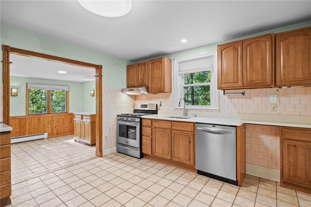 24 Terrace Drive Smithfield, RI 02828 - Photo 12 of 32