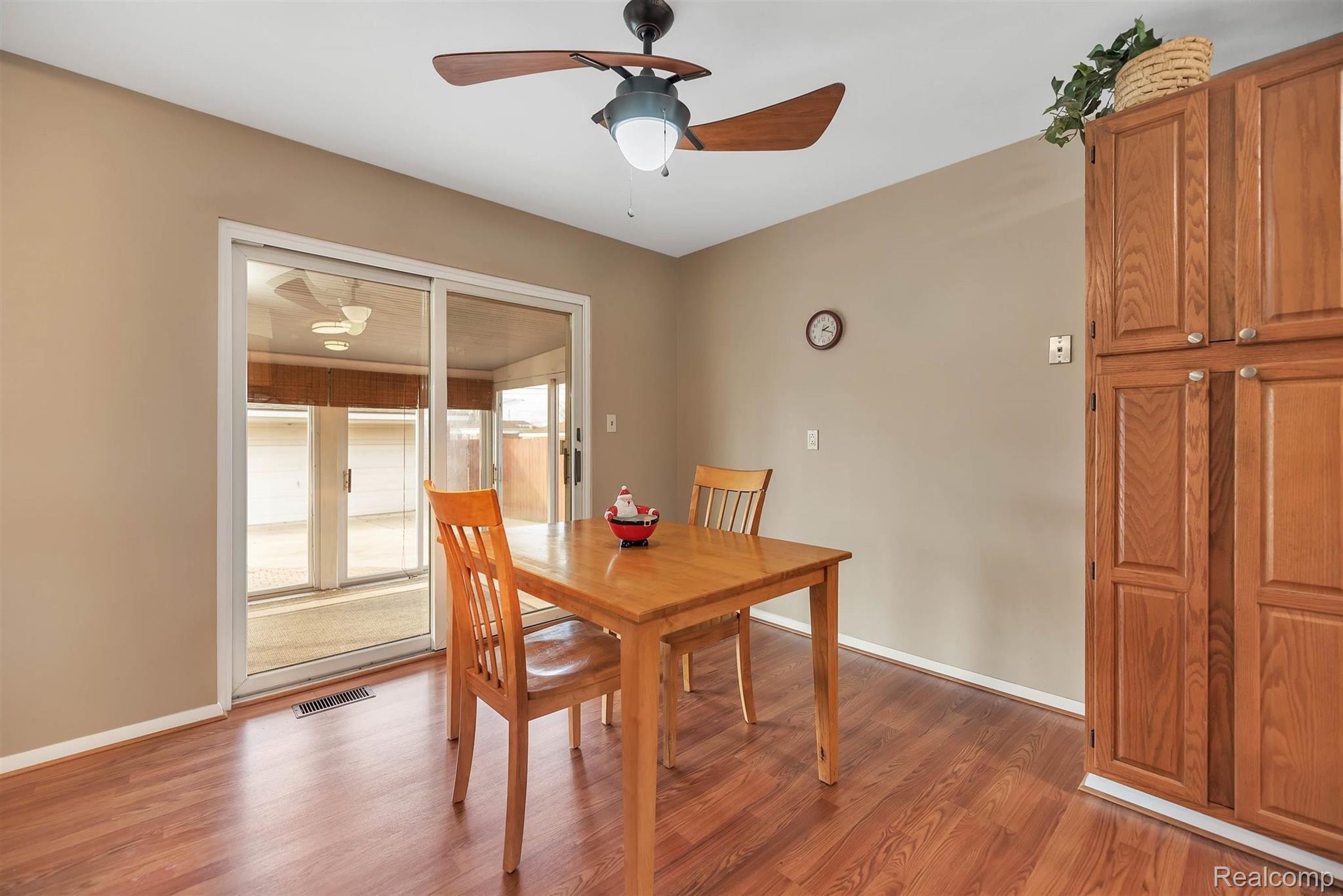 32757 Ridgefield Avenue Warren, MI 48088 - Photo 14 of 46 15-32757 Ridgefield Ave-WindowStill.jpg