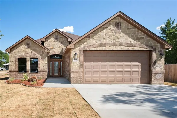$340,000 | 860 Fuller Avenue, Cleburne, TX 76031