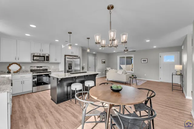 $261,900 | 727 Teresa Court, Carbondale, KS 66414