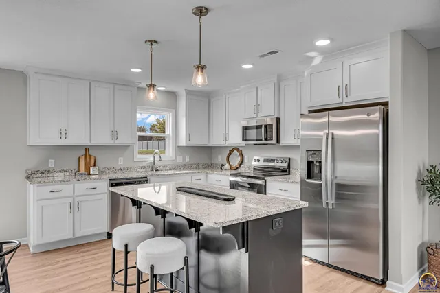 $261,900 | 727 Teresa Court, Carbondale, KS 66414