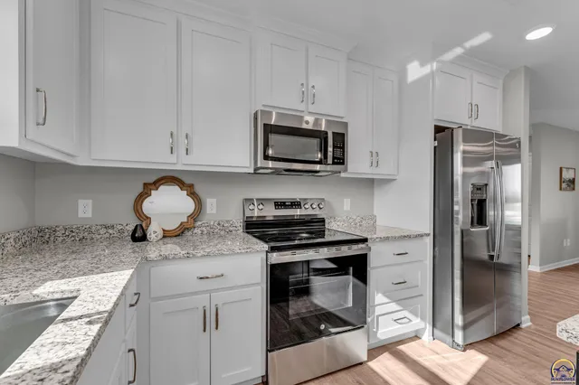 $261,900 | 727 Teresa Court, Carbondale, KS 66414