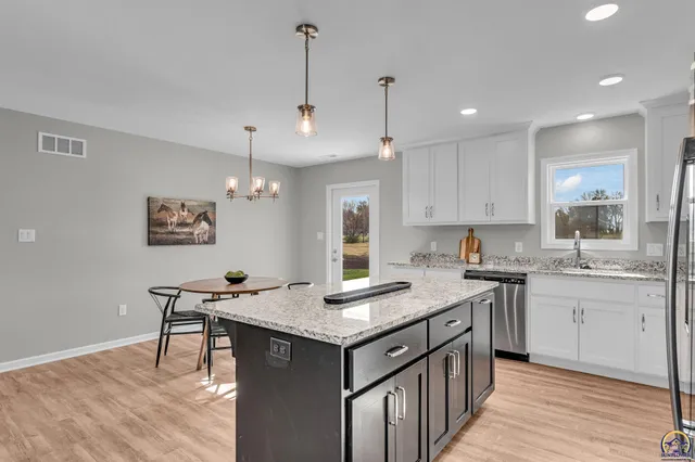 $261,900 | 727 Teresa Court, Carbondale, KS 66414