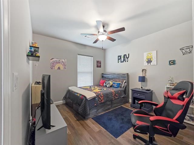 14845 Norma Jane Lane Beaumont, TX 77713 - Photo 19 of 35 a living room with furniture and a flat screen tv