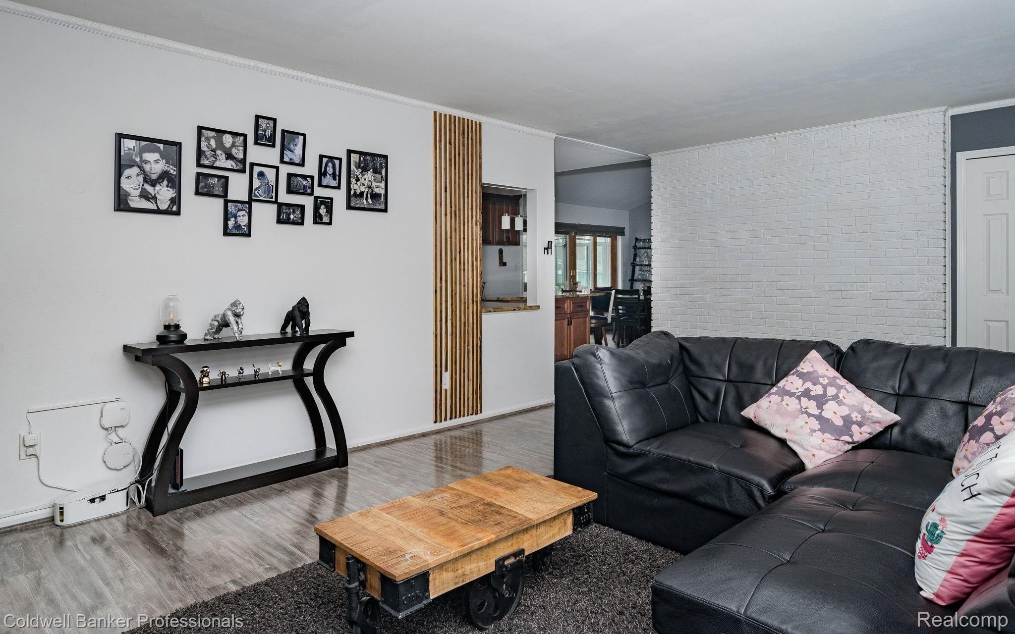 715 Castlebar Drive Rochester, MI 48309 - Photo 8 of 35 11-web-or-mls-715-Castlebar-Dr-11.jpg