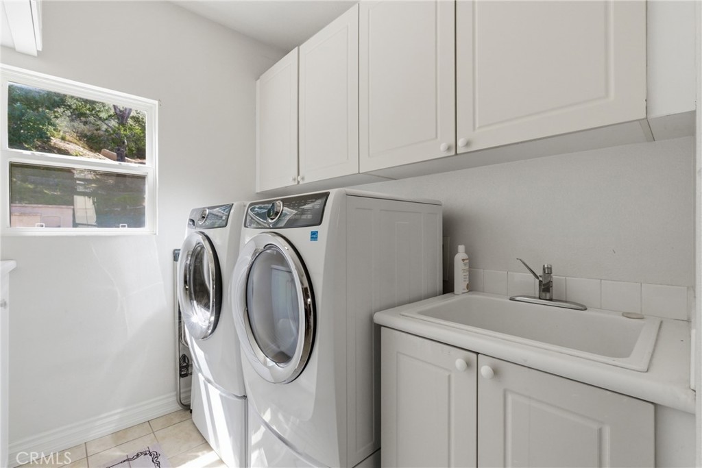 25120 Southwind Court Stevenson Ranch, CA 91381 - Photo 29 of 41 a utility room with dryer and washer