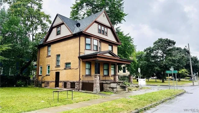 $2,000 | 701 Cedar Avenue, Niagara Falls, NY 14301