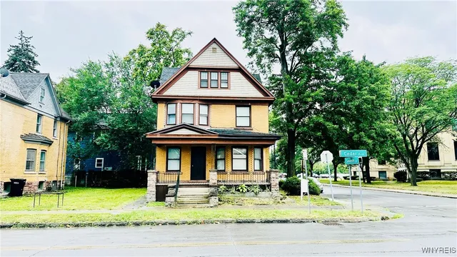 $2,000 | 701 Cedar Avenue, Niagara Falls, NY 14301