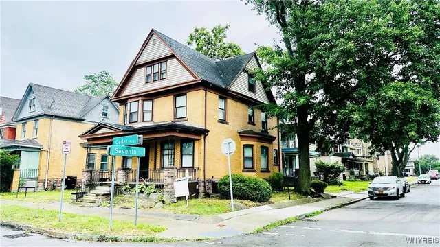 $2,000 | 701 Cedar Avenue, Niagara Falls, NY 14301