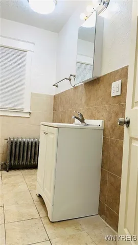 $2,000 | 701 Cedar Avenue, Niagara Falls, NY 14301