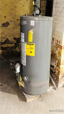 $2,000 | 701 Cedar Avenue, Niagara Falls, NY 14301