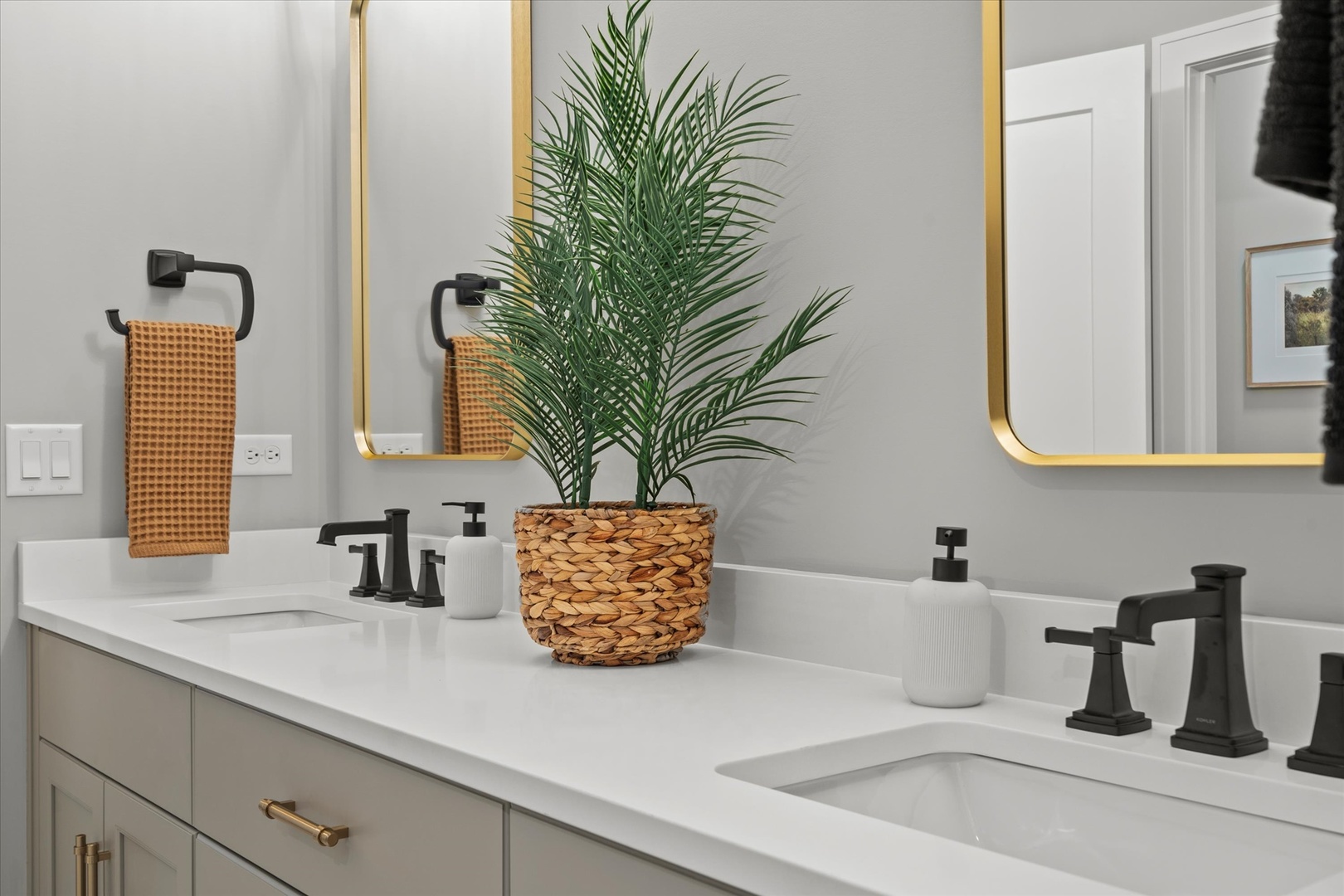 16580 Kayla Drive Lemont, IL 60439 - Photo 39 of 47 a bathroom with sink and mirror