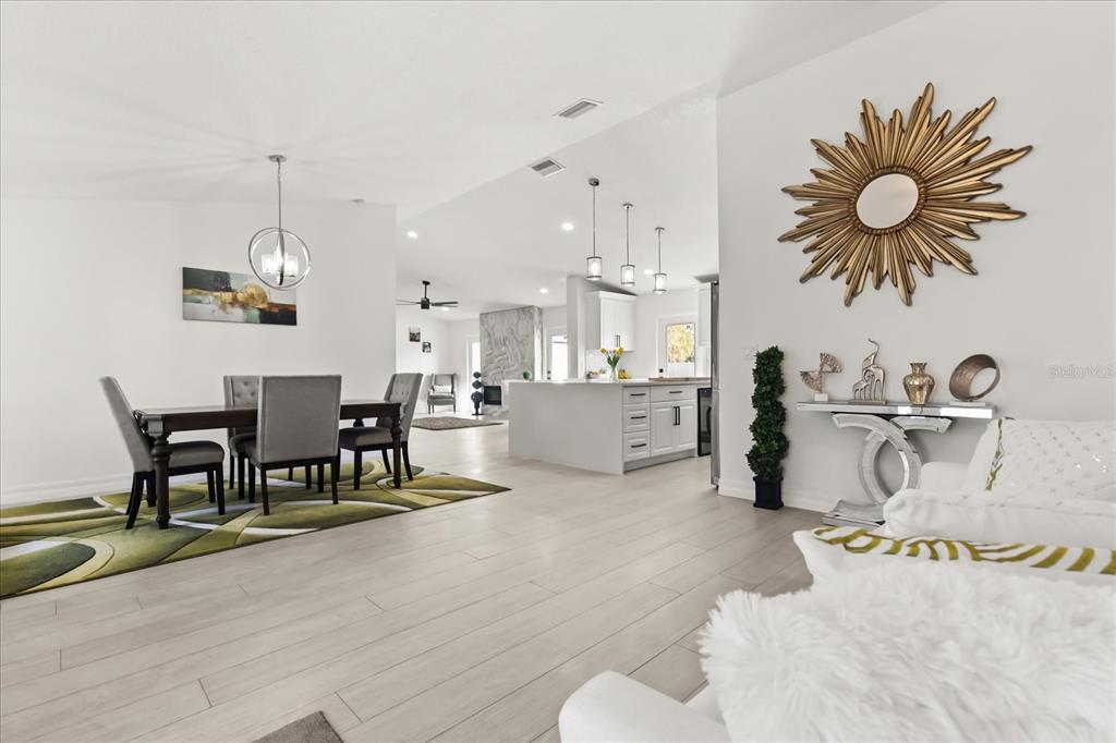 812 Chastain Road Seffner, FL 33584 - Photo 3 of 27