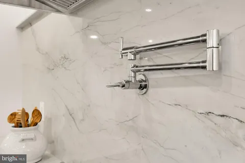 walk in closet with window