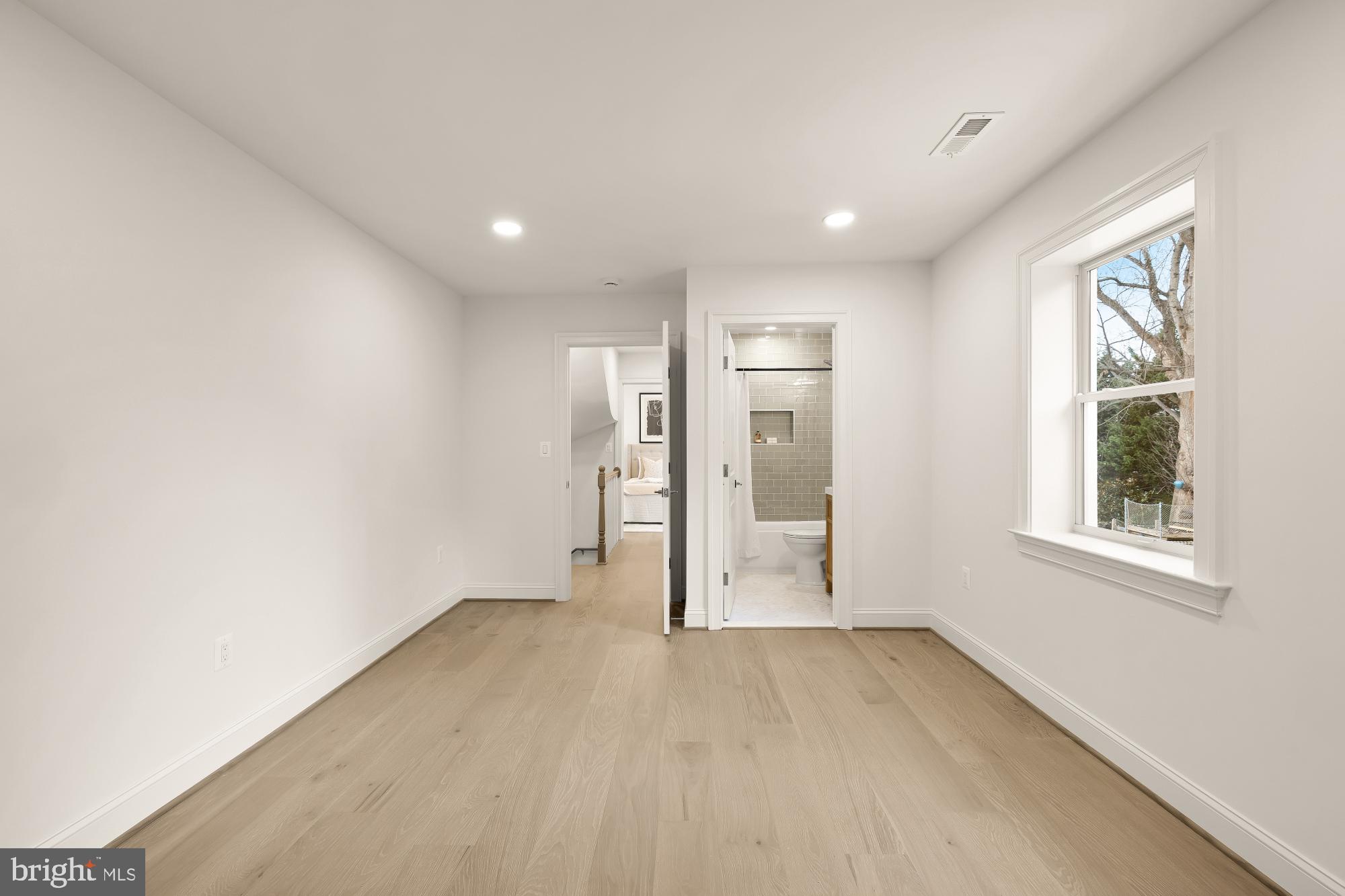 4827 Sedgwick Street Northwest Washington, DC 20016 - Photo 29 of 45