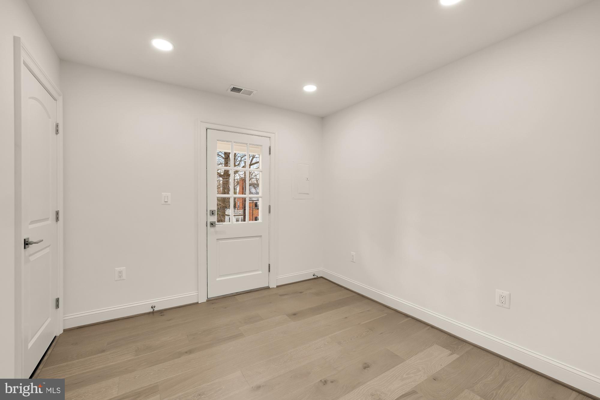 4827 Sedgwick Street Northwest Washington, DC 20016 - Photo 33 of 45