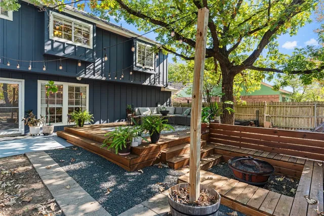 a view of a house with backyard and sitting area