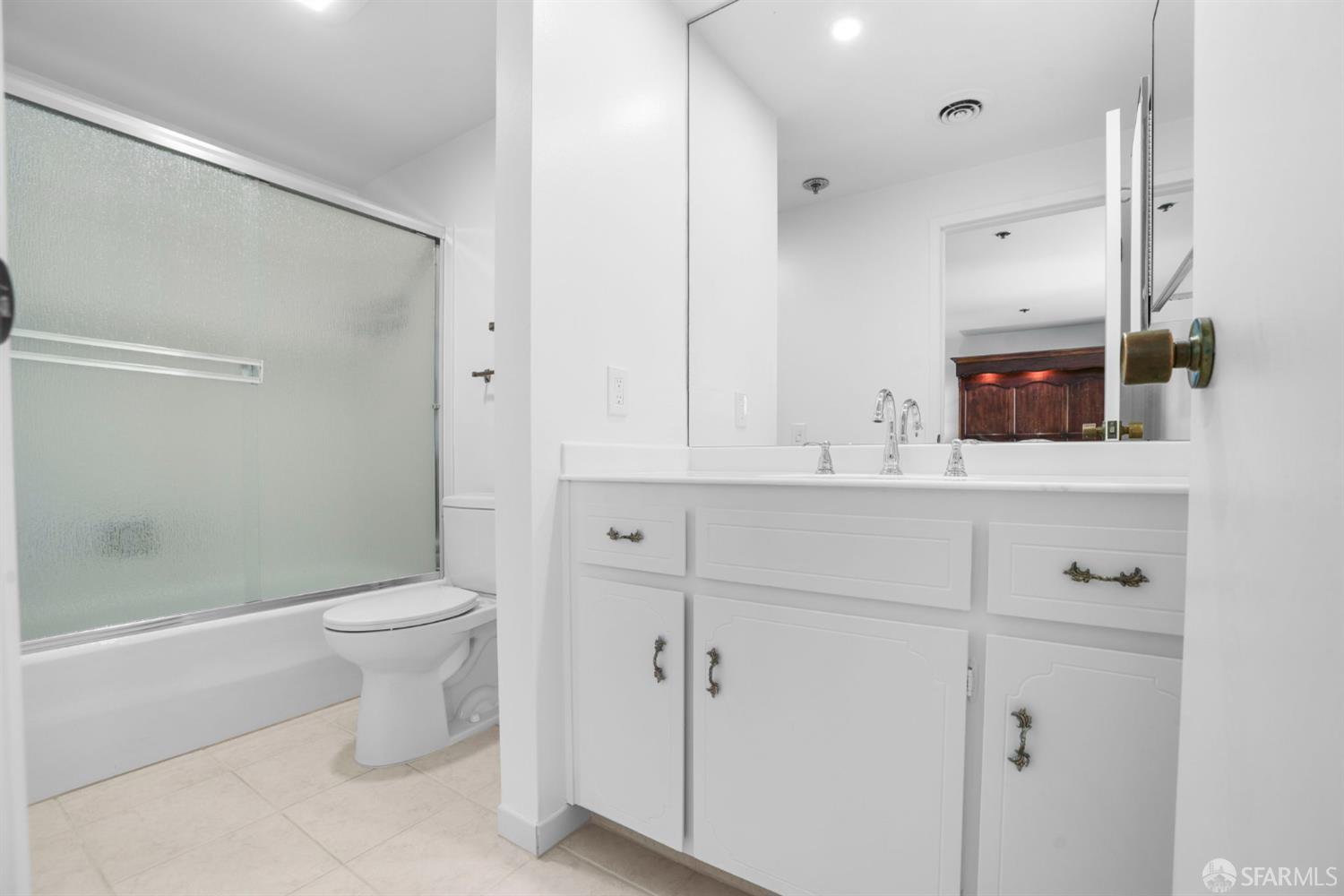 110 Park Road, Unit 101 Burlingame, CA 94010 - Photo 27 of 54 Gallery Image 27