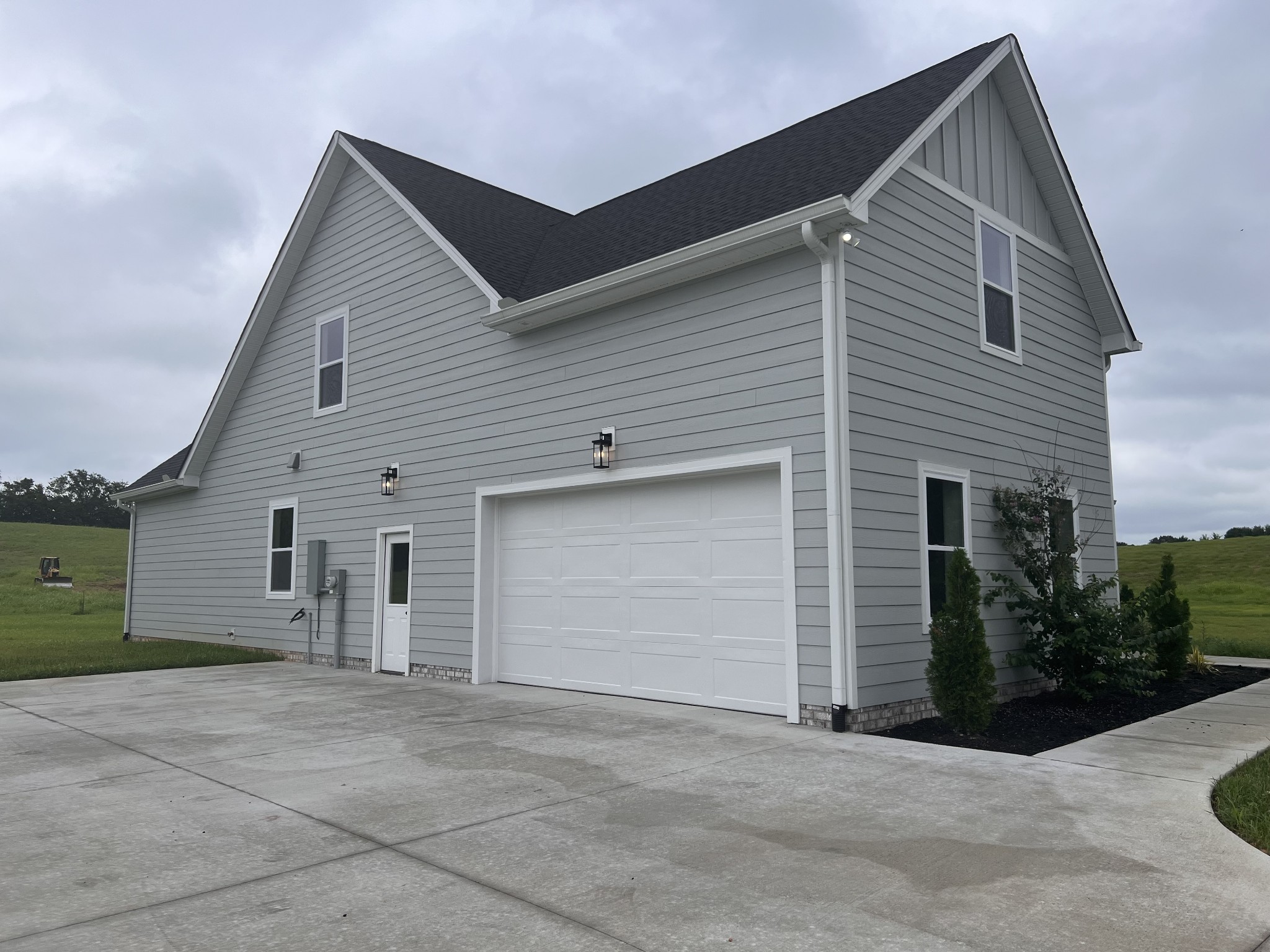 5665 Minnis Road Springfield, TN 37172 - Photo 6 of 38 a view of a house with garage