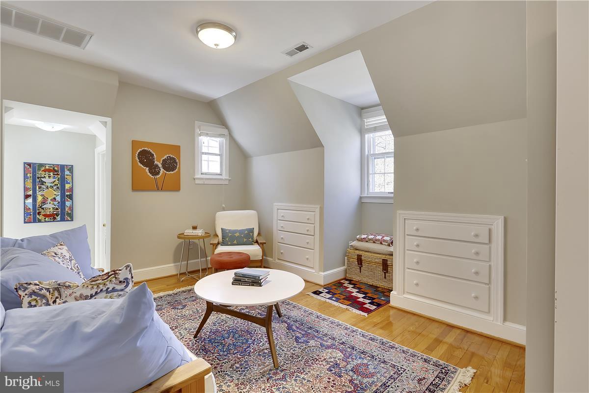 1600 Grace Church Road Silver Spring, MD 20910 - Photo 20 of 29 Upper level sitting room