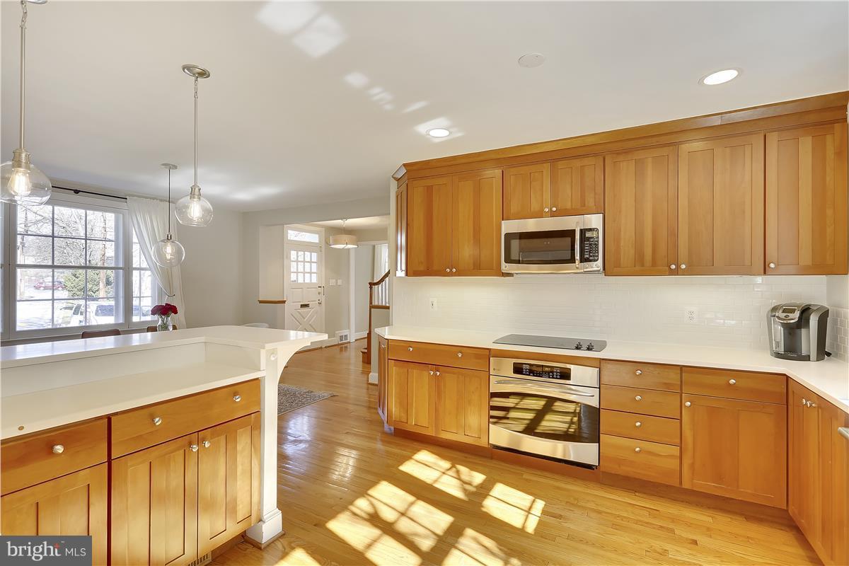 1600 Grace Church Road Silver Spring, MD 20910 - Photo 8 of 29 Light and Airy Gourmet kitchen