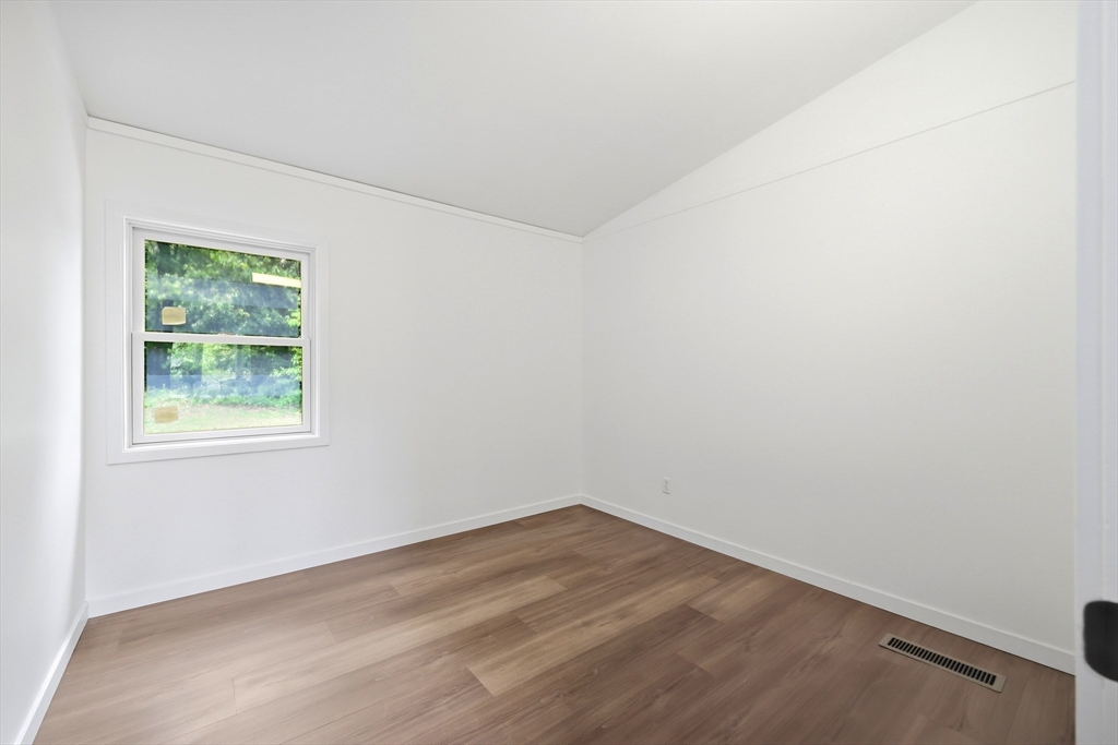 37 Sun Valley Road Holyoke, MA 01040 - Photo 13 of 28