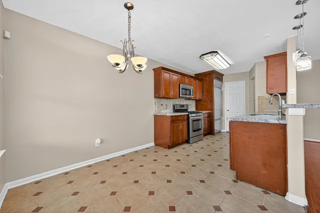 $2,000 | 647 Hollandbridge Lane, Houston, TX 77073