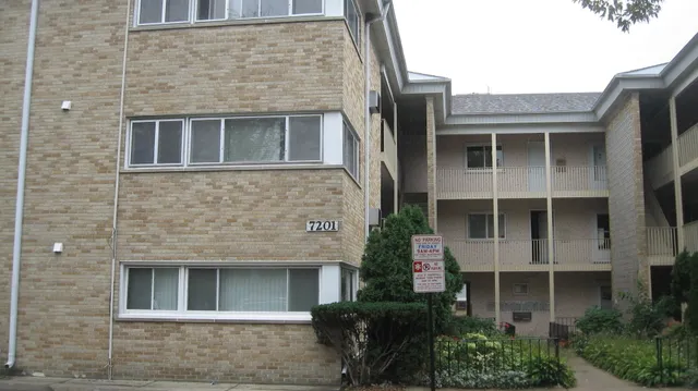 $219,900 | 7201 West Wellington Avenue, Unit D1, Elmwood Park, IL 60707