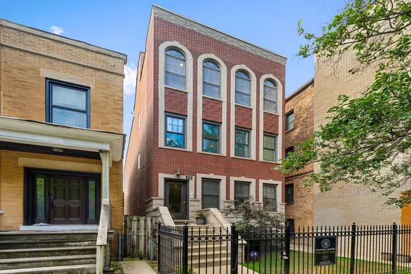 $569,000 | 4216 North Ashland Avenue, Unit 3, Chicago, IL 60613