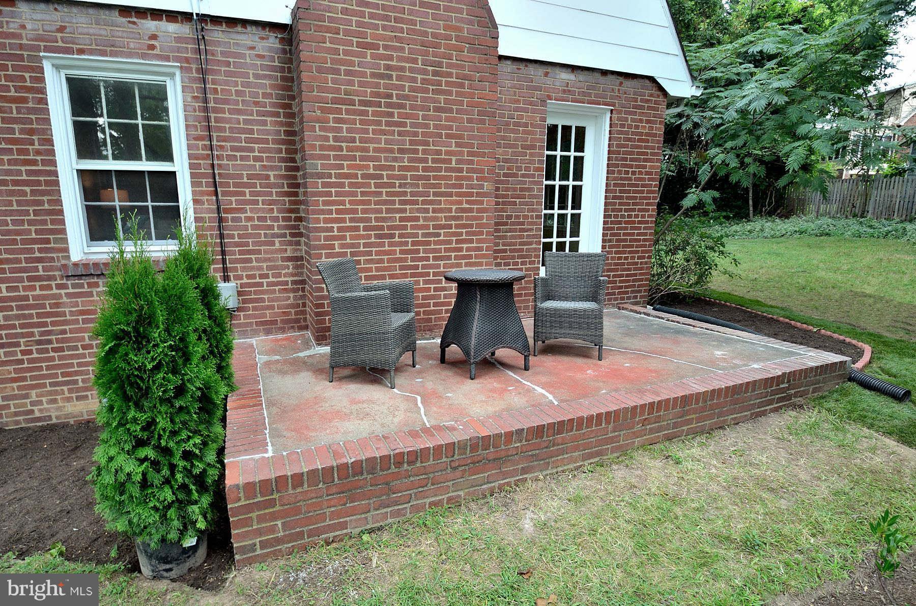 2423 Ridge Rd Drive Alexandria, VA 22302 - Photo 18 of 19 a view of a house with backyard and sitting area