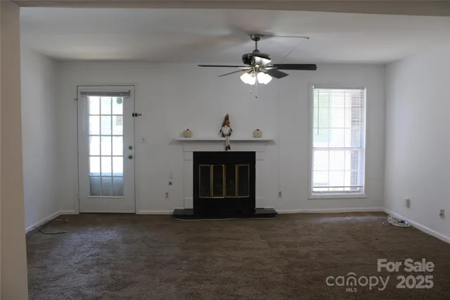 a view of empty room with window