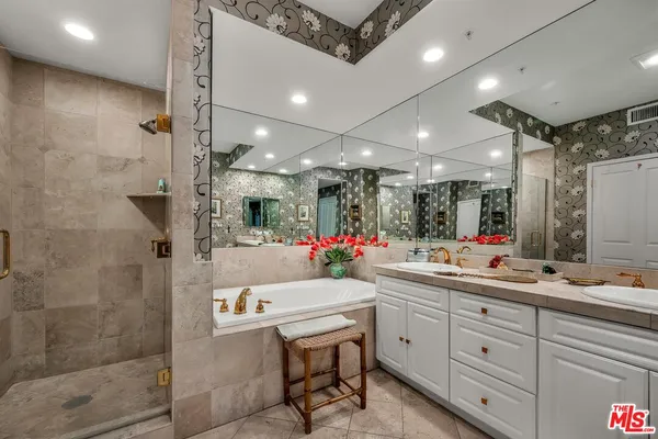 $7,350 | 11740 Sunset Boulevard, Unit 22, Los Angeles, CA 90049