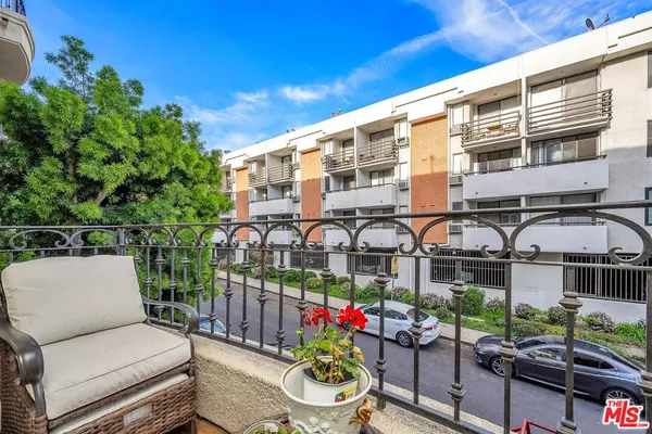 $7,350 | 11740 Sunset Boulevard, Unit 22, Los Angeles, CA 90049