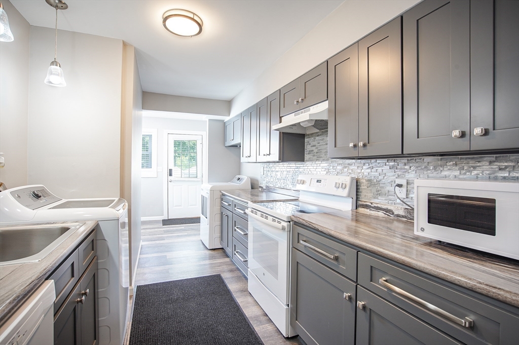 82 Mitchell Drive, Unit 82 Chicopee, MA 01022 - Photo 12 of 16