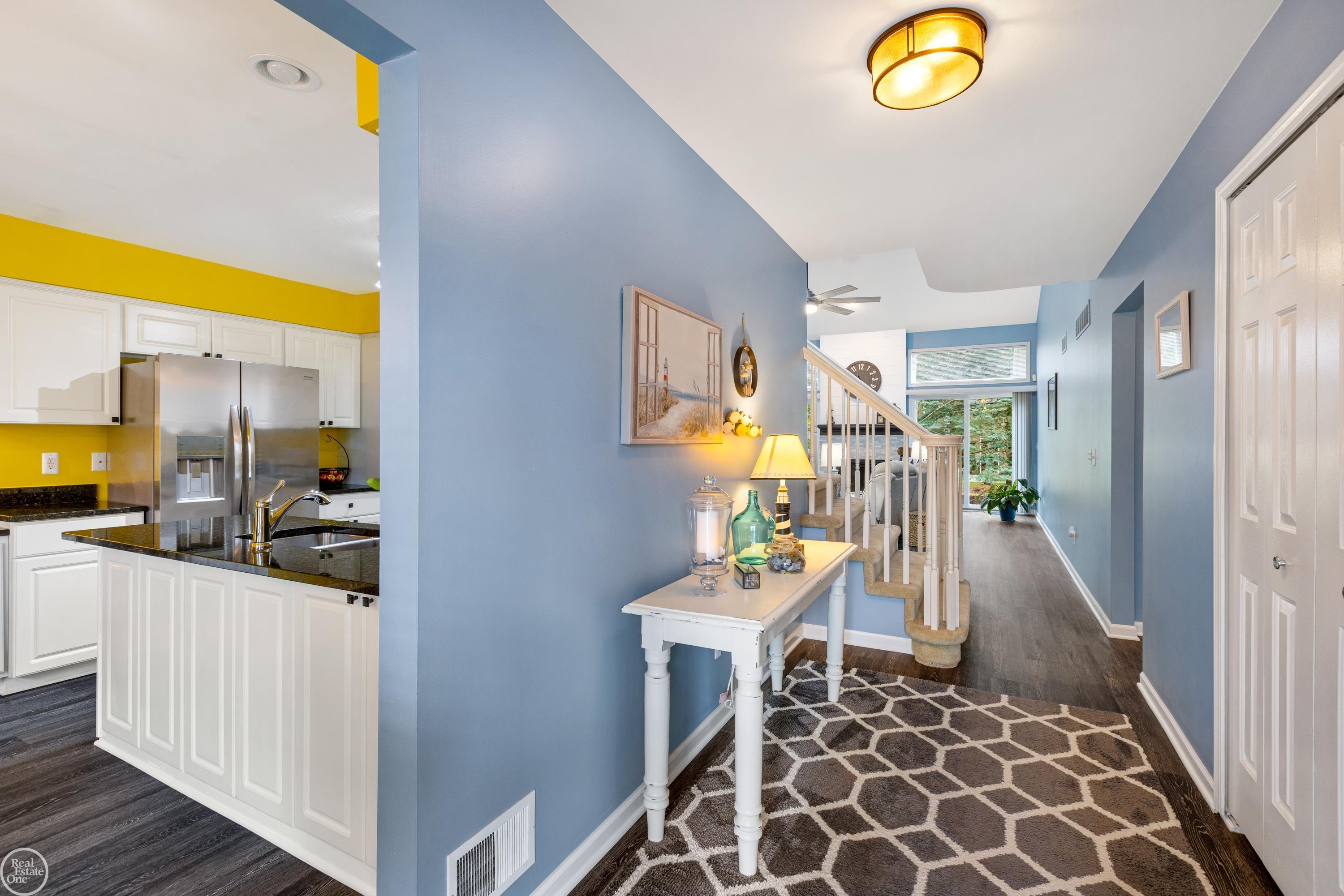 52103 Southview Ridge Macomb, MI 48042 - Photo 5 of 49 50137701-c0571c56-2e86-4108-acaf-7739e1871dd5.JPG